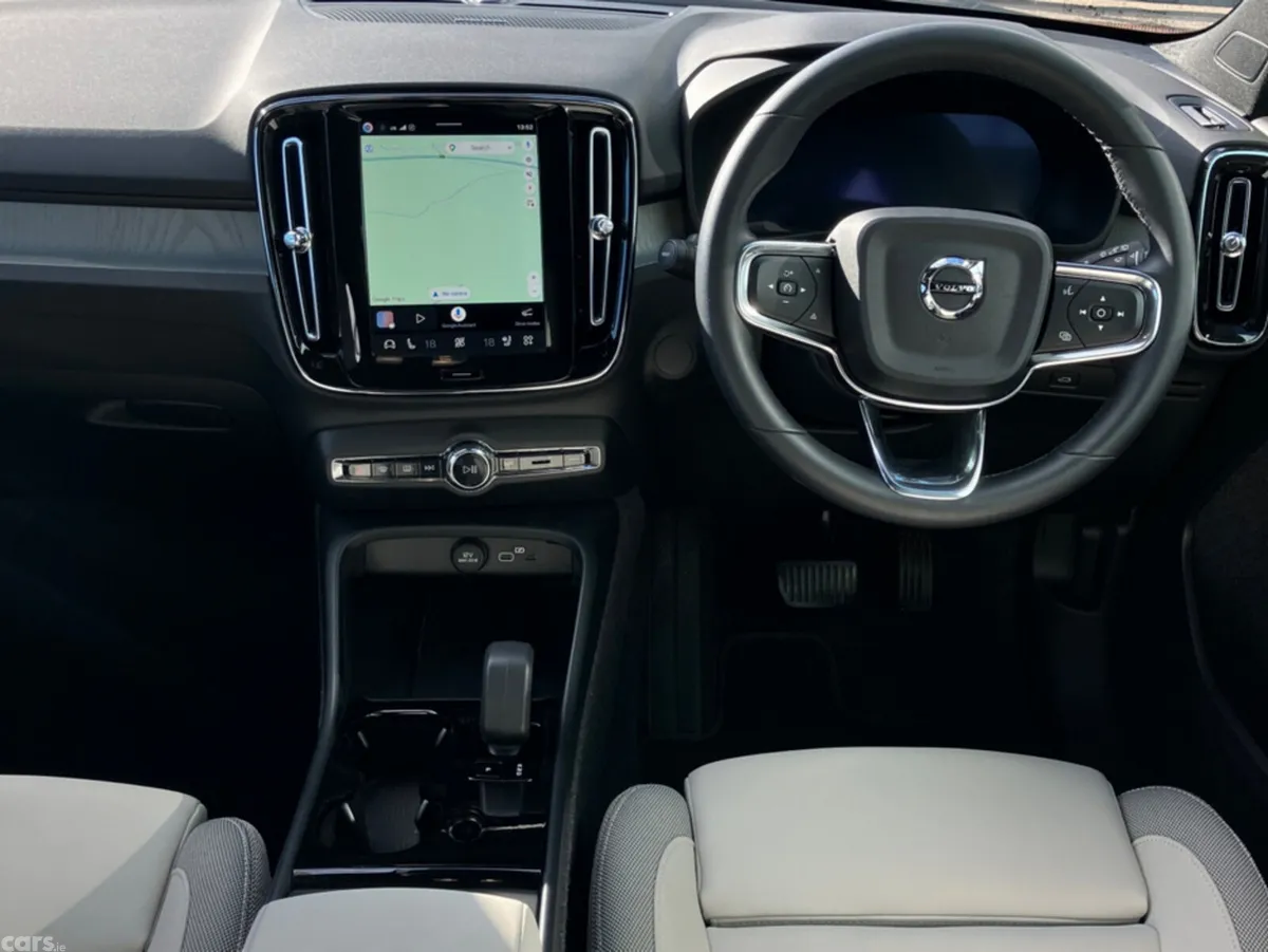 Volvo EX40 SUV, Electric, 2026, Green
