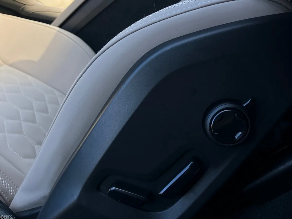 Volvo XC60 SUV, Petrol Plug-in Hybrid, 2026, Green