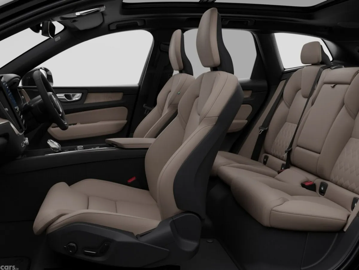 Volvo XC60 SUV, Petrol Plug-in Hybrid, 2027, Green