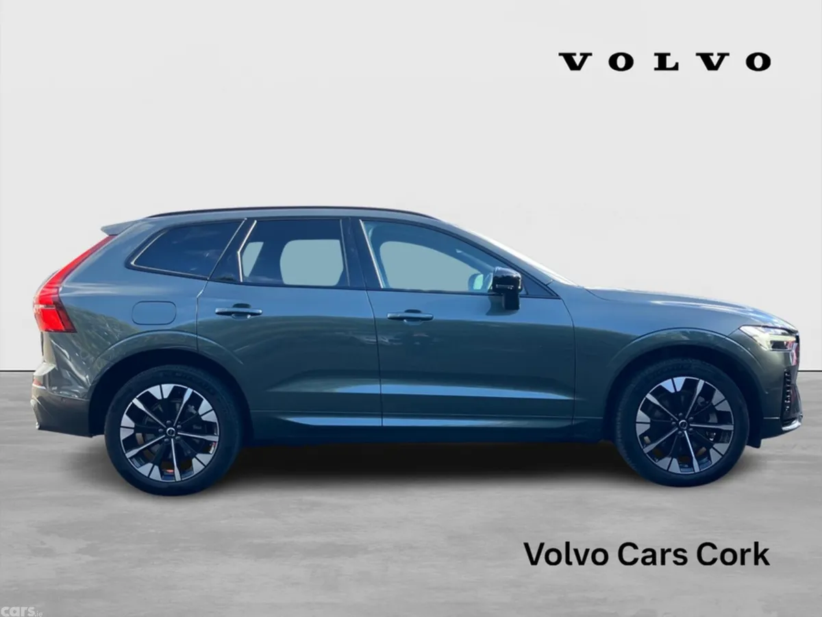 Volvo XC60 SUV, Petrol Plug-in Hybrid, 2026, Green