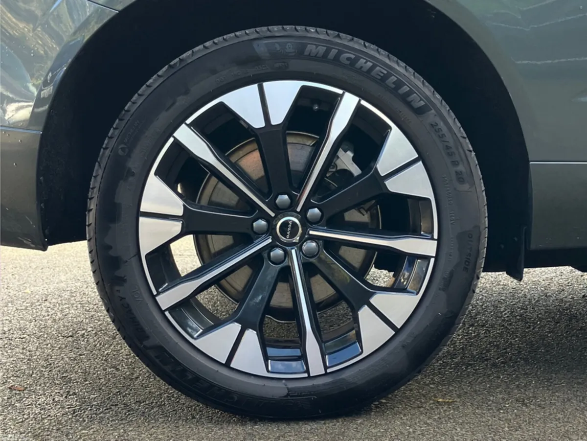 Volvo XC60 SUV, Petrol Plug-in Hybrid, 2026, Green