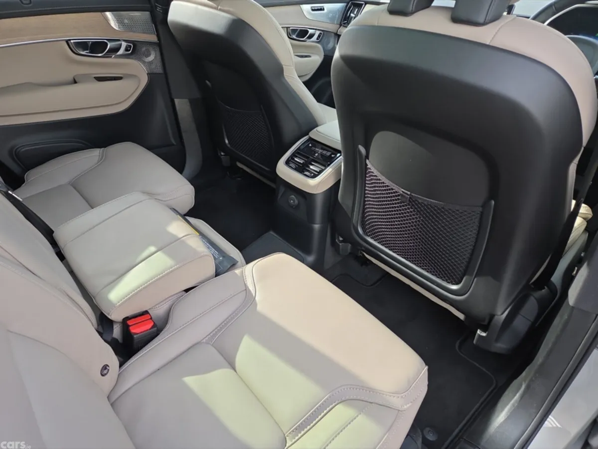 Volvo XC90 SUV, Petrol Plug-in Hybrid, 2025, Silver