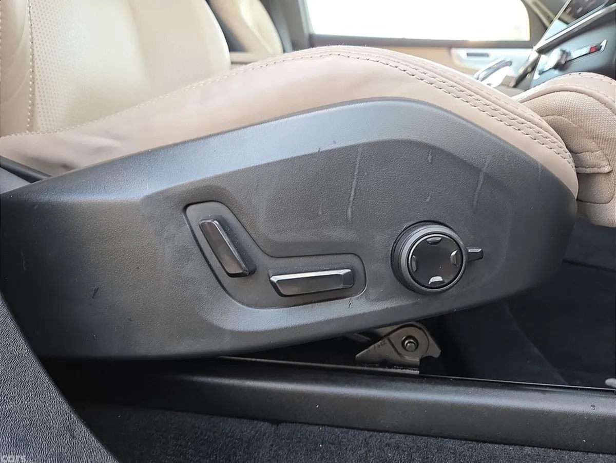 Volvo XC90 SUV, Petrol Plug-in Hybrid, 2025, Silver