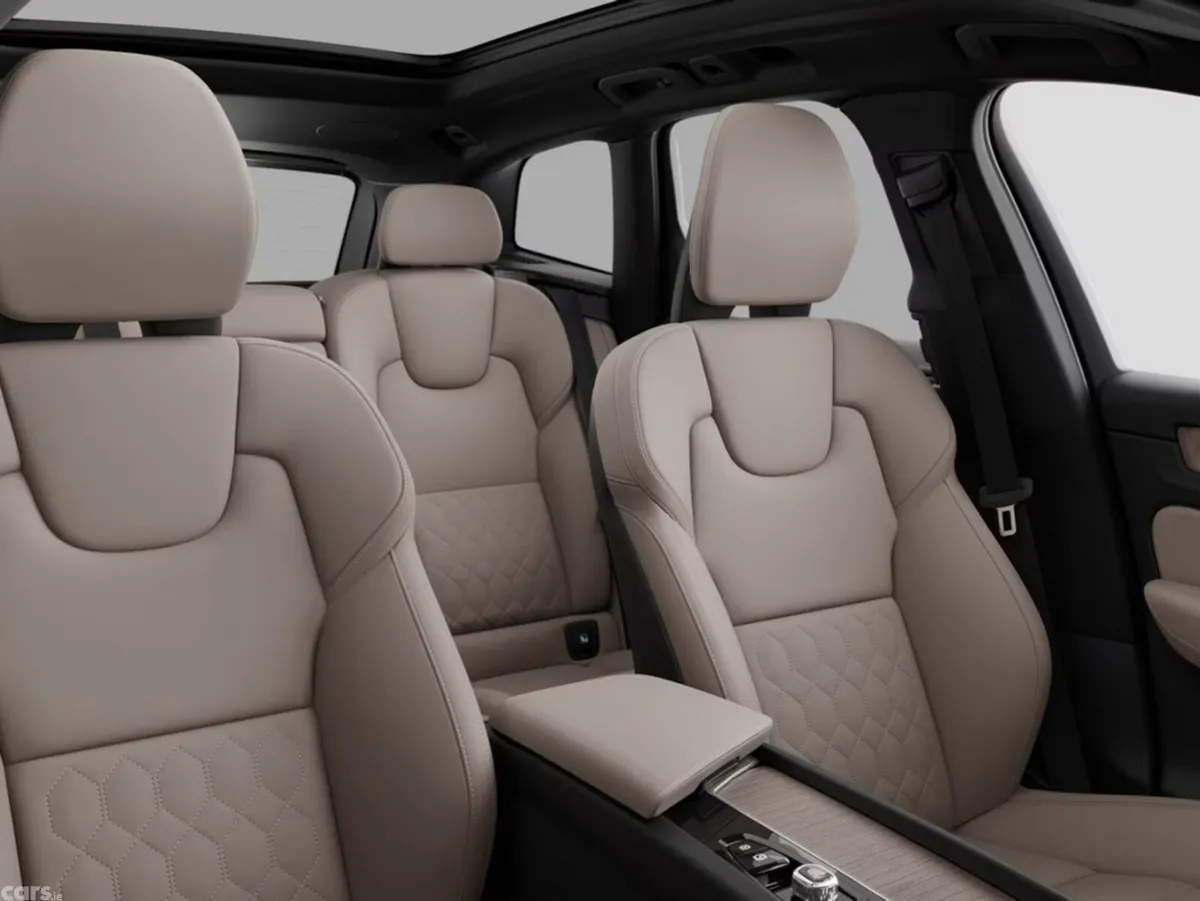 Volvo XC60 SUV, Petrol Plug-in Hybrid, 2027, Green