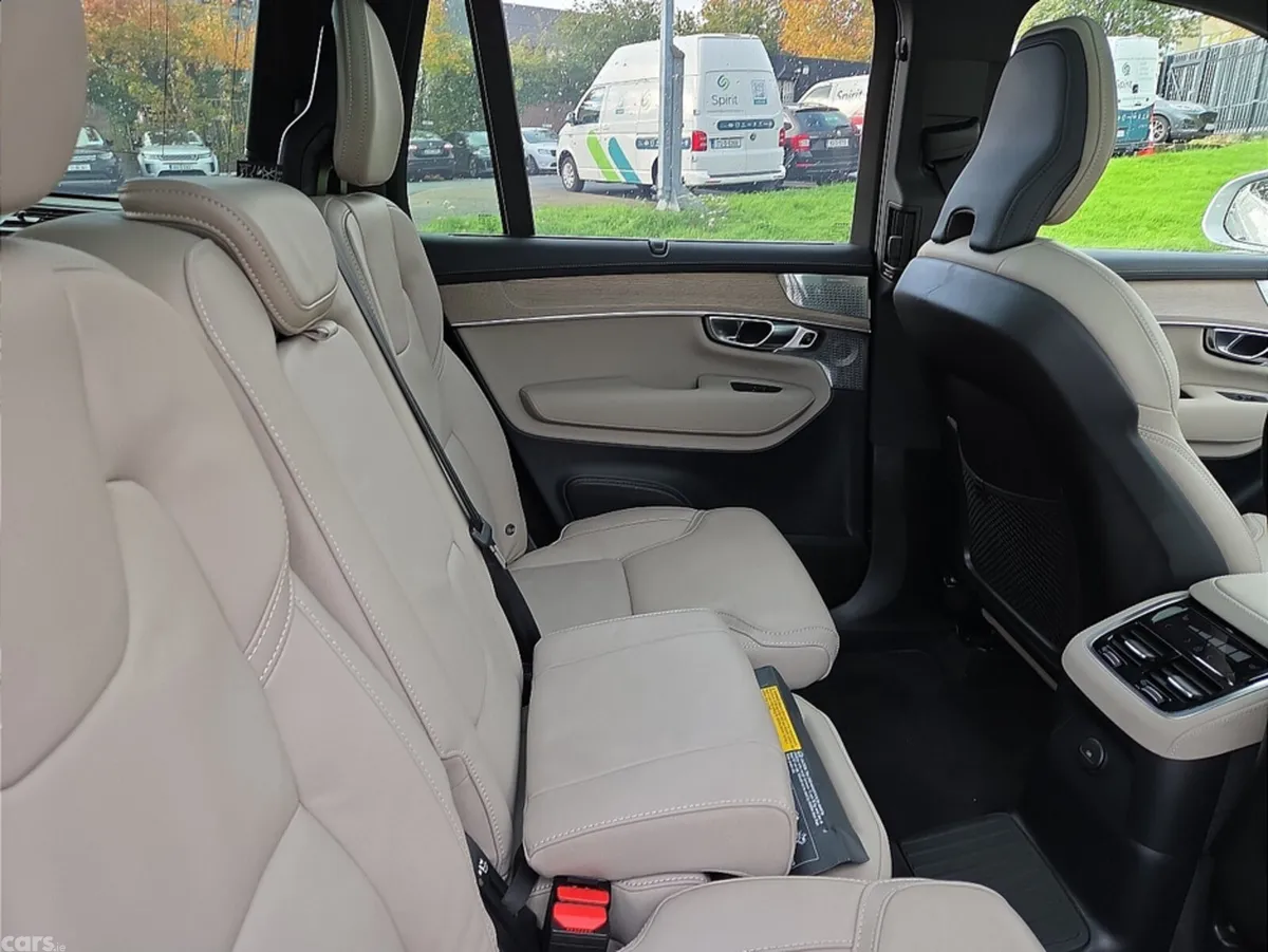Volvo XC90 SUV, Petrol Plug-in Hybrid, 2025, Silver