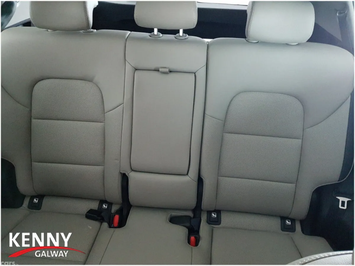 Kia Sportage MPV, Diesel Hybrid, 2022, Red