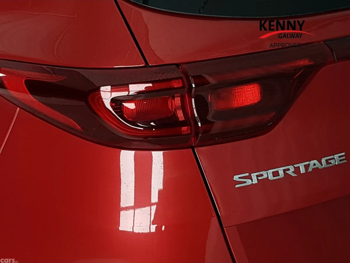 Kia Sportage MPV, Diesel Hybrid, 2022, Red