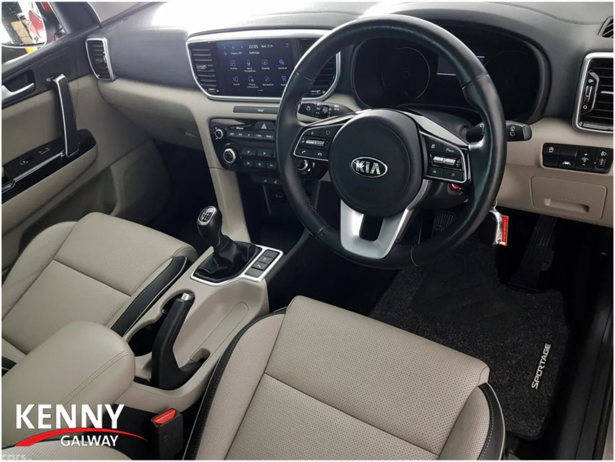 Kia Sportage MPV, Diesel Hybrid, 2022, Red