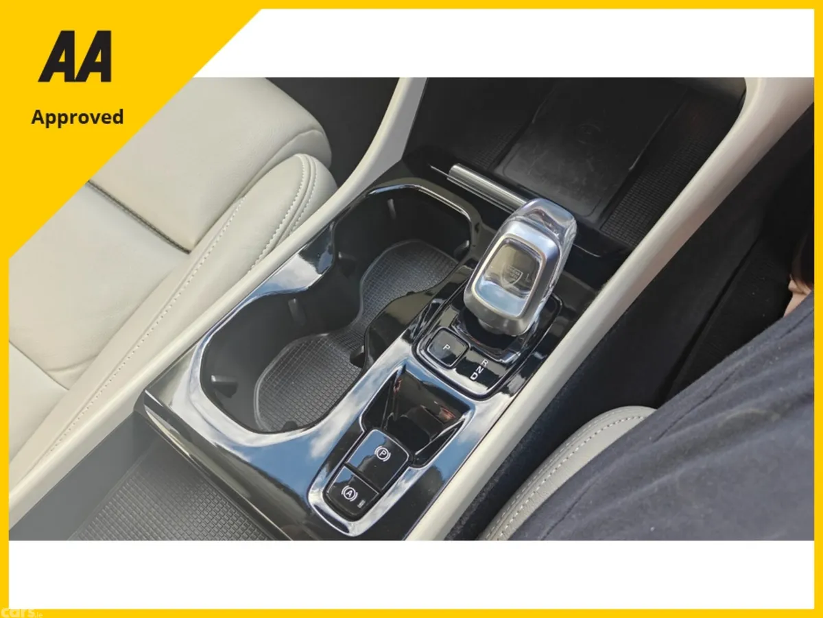 Volvo XC40 SUV, Petrol Plug-in Hybrid, 2023, Black