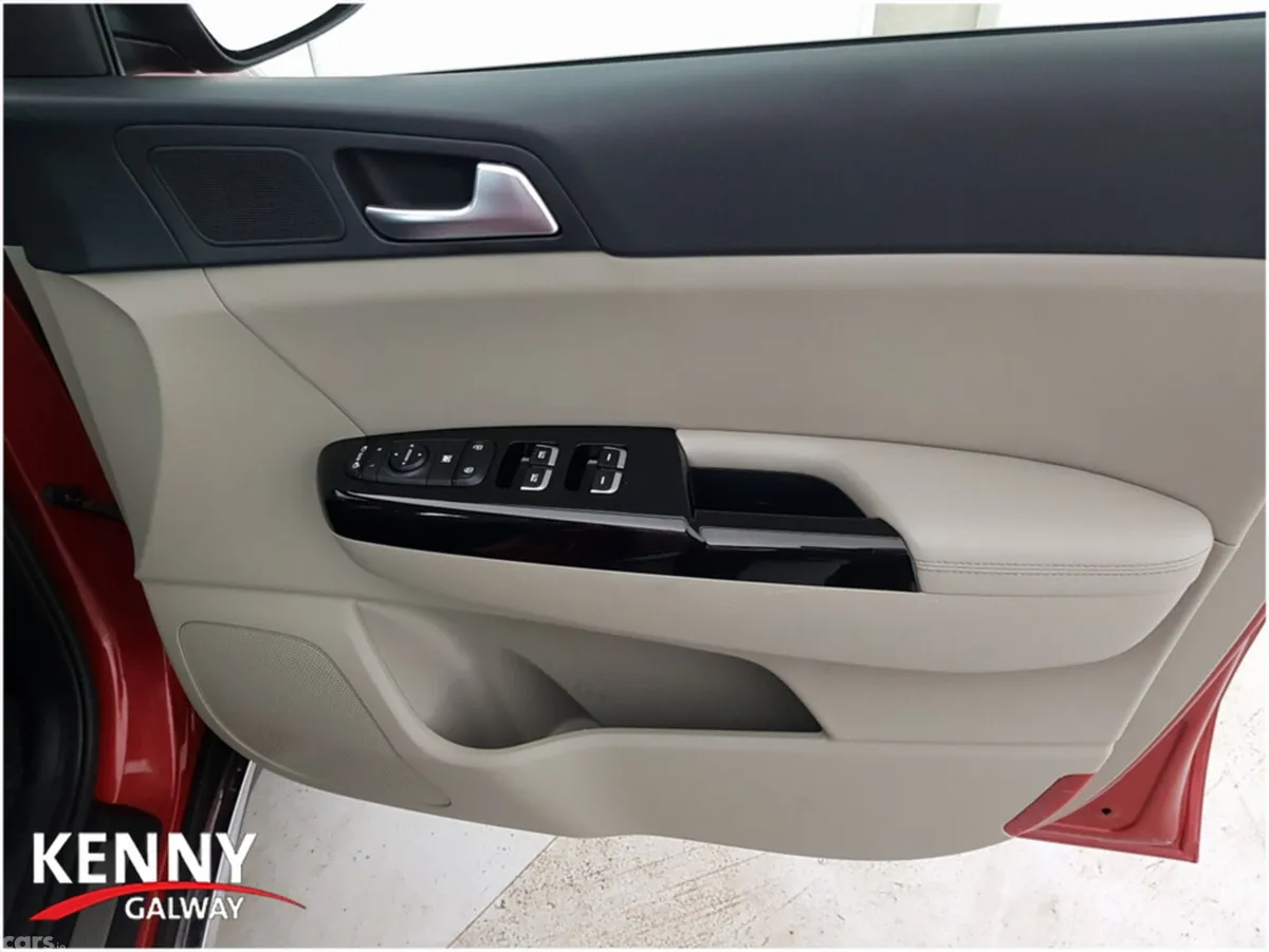 Kia Sportage MPV, Diesel Hybrid, 2022, Red