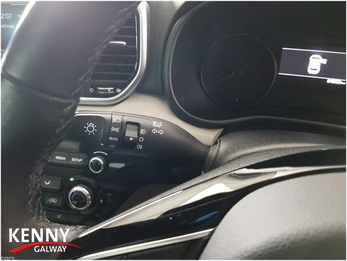 Kia Sportage MPV, Diesel Hybrid, 2022, Red