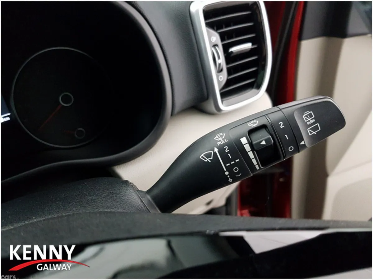 Kia Sportage MPV, Diesel Hybrid, 2022, Red
