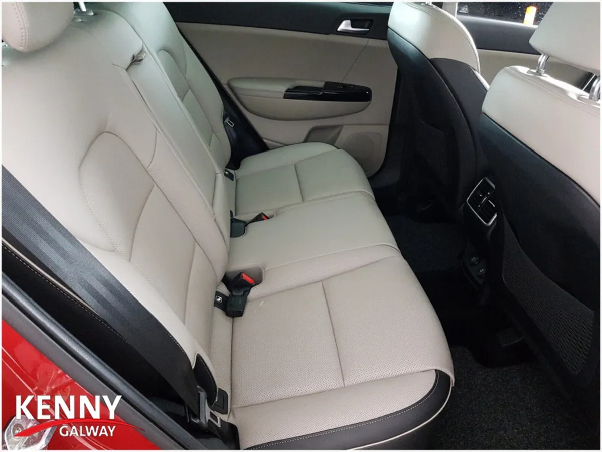 Kia Sportage MPV, Diesel Hybrid, 2022, Red