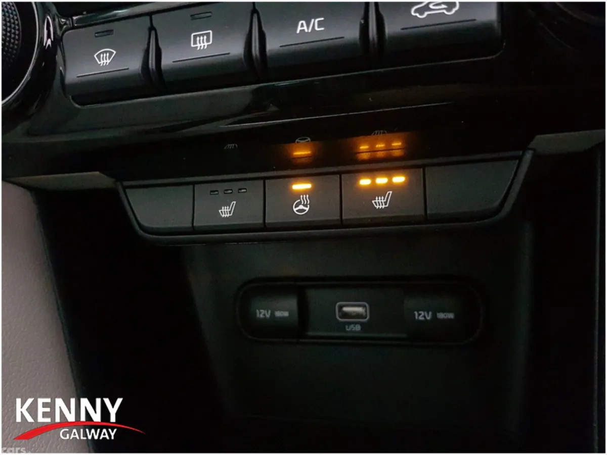 Kia Sportage MPV, Diesel Hybrid, 2022, Red