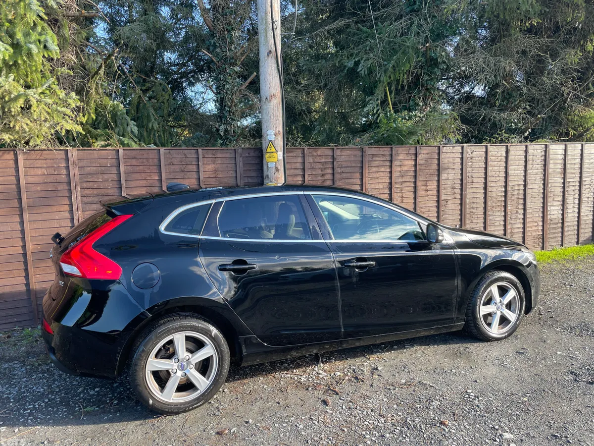 Volvo V40 Hatchback, Diesel, 2016, Black