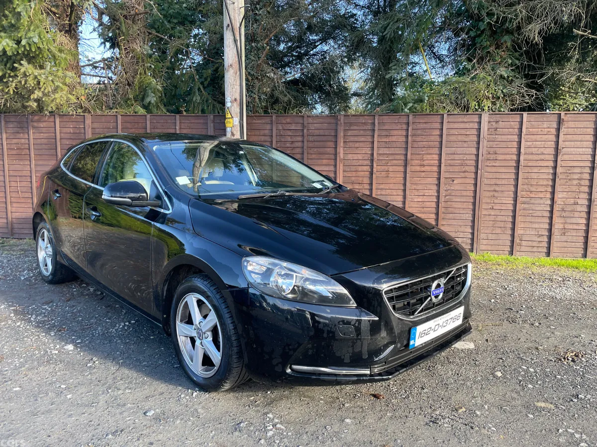 Volvo V40 Hatchback, Diesel, 2016, Black