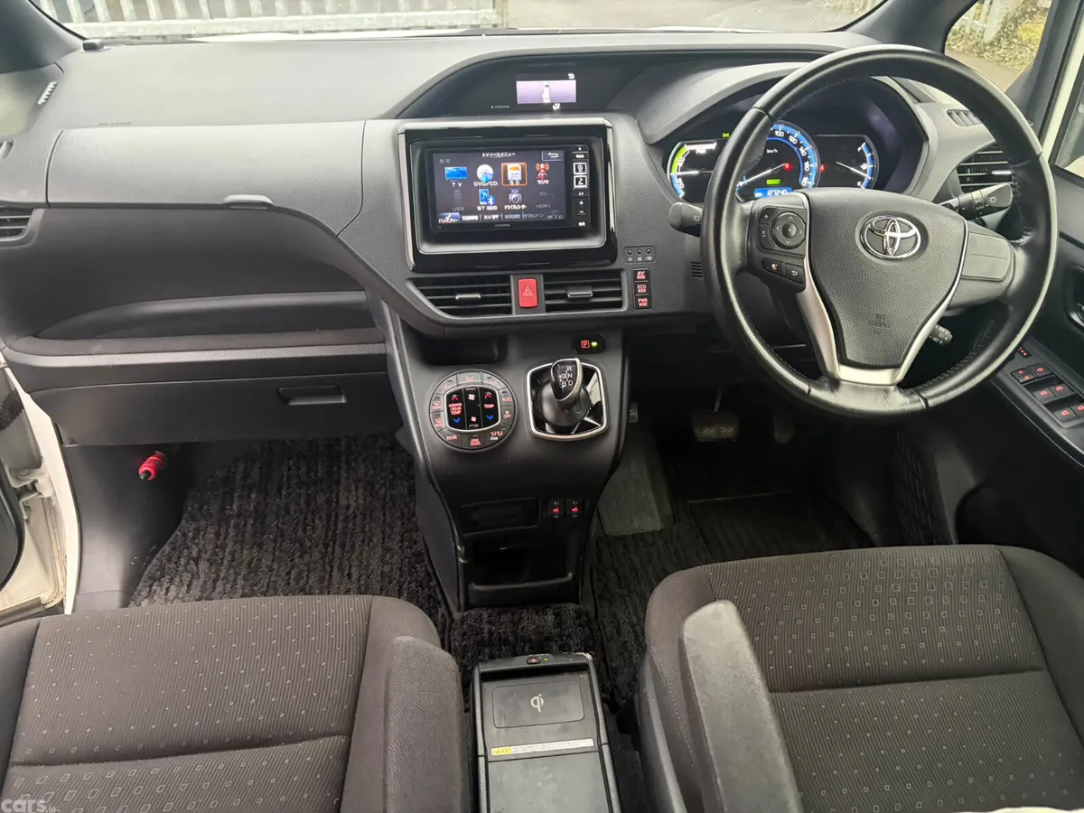 Toyota Voxy MPV, Petrol Hybrid, 2015, White