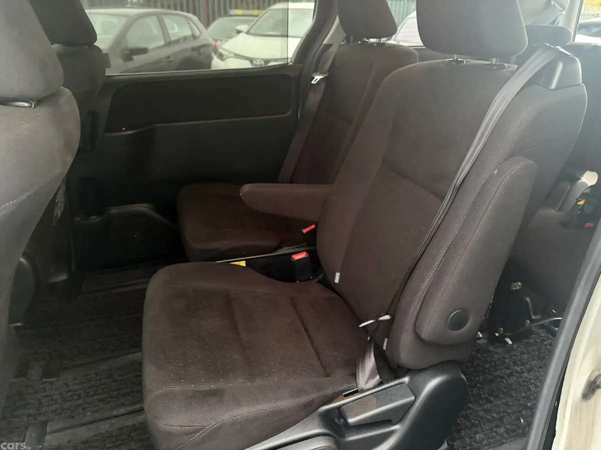 Toyota Voxy MPV, Petrol Hybrid, 2015, White