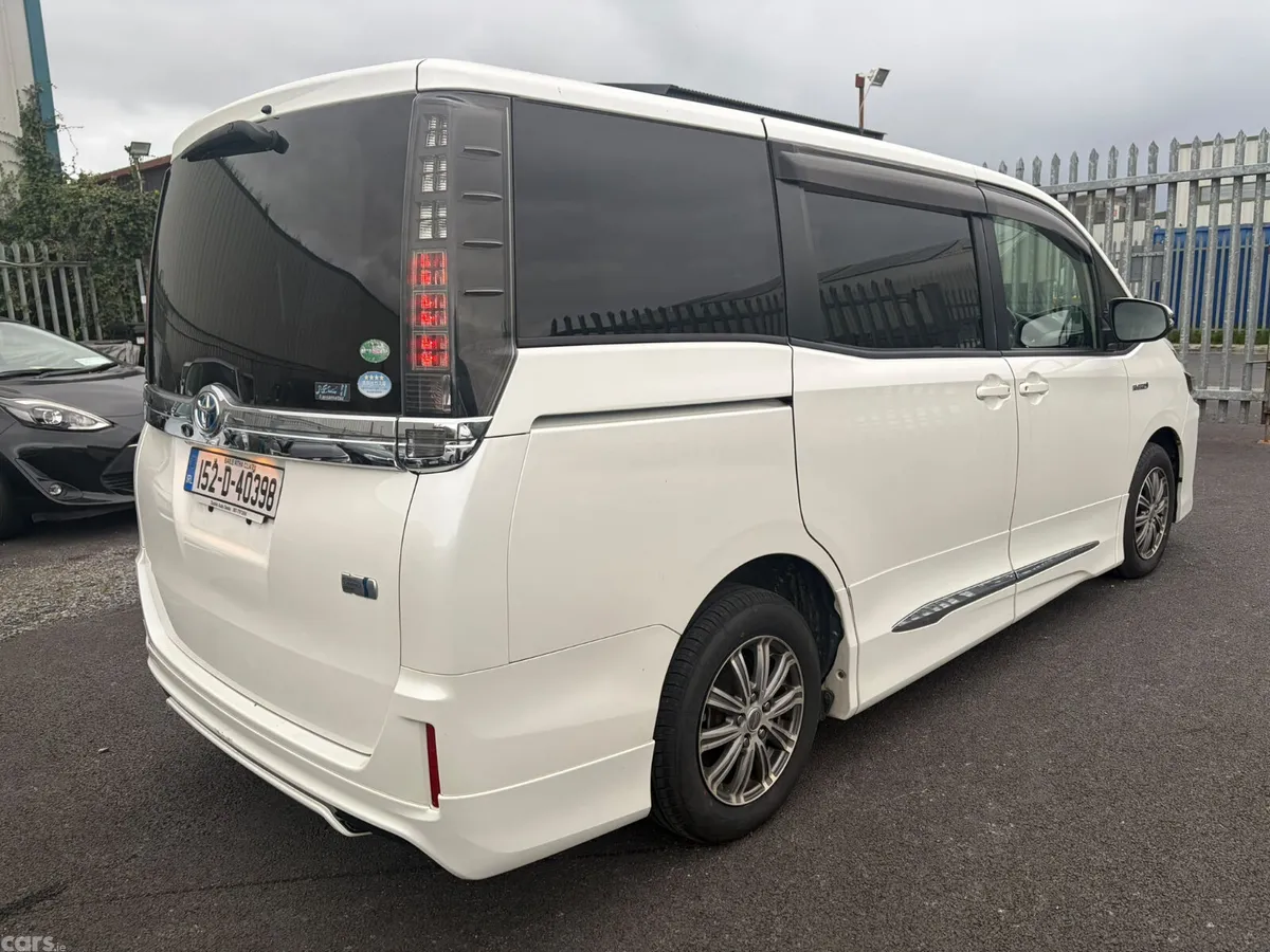 Toyota Voxy MPV, Petrol Hybrid, 2015, White