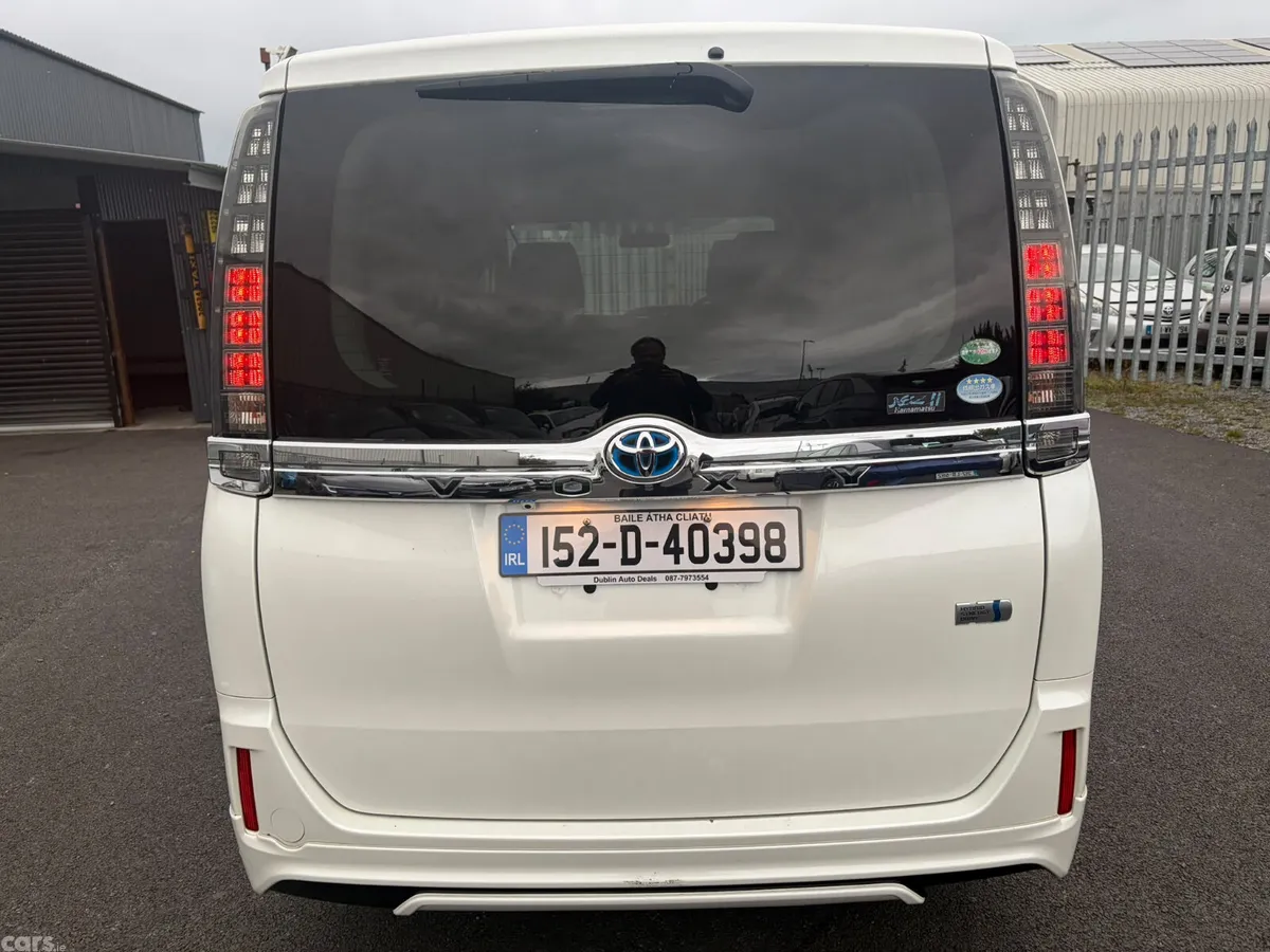Toyota Voxy MPV, Petrol Hybrid, 2015, White