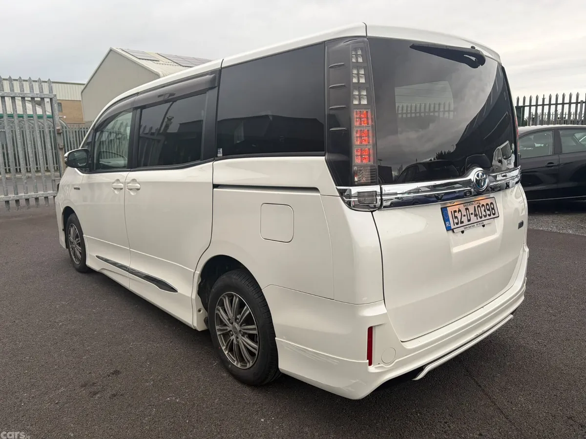 Toyota Voxy MPV, Petrol Hybrid, 2015, White