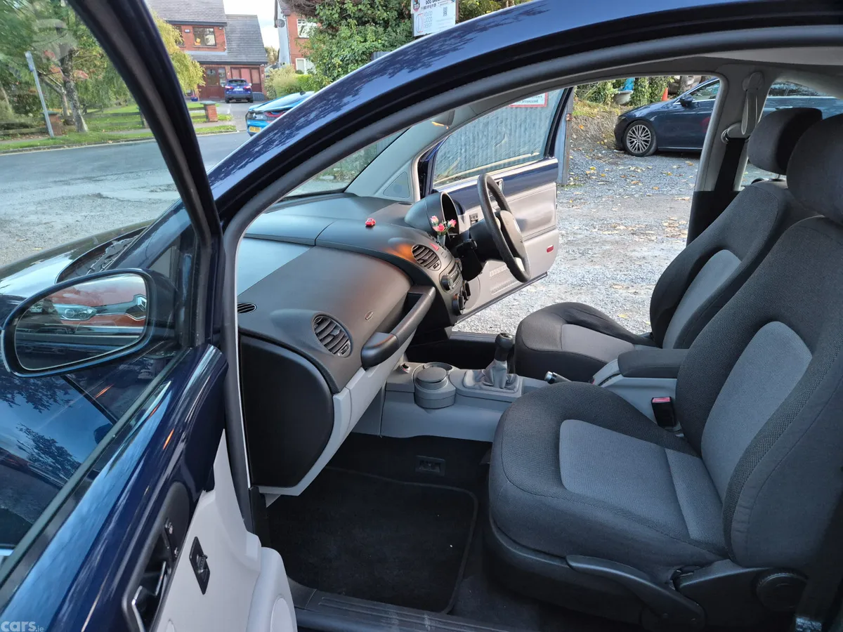 Volkswagen Beetle Hatchback, Petrol, 2005, Blue