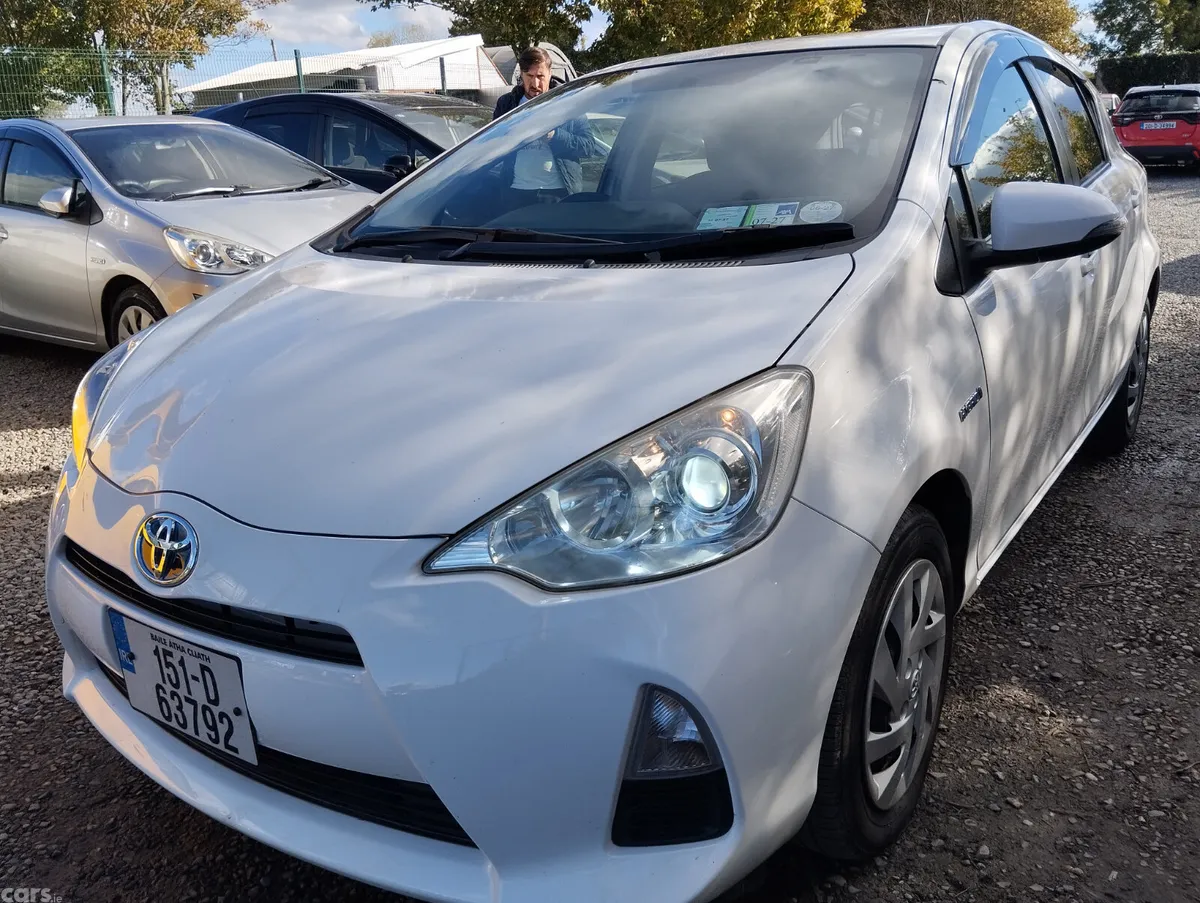 Toyota Aqua Hatchback, Petrol Hybrid, 2015, White