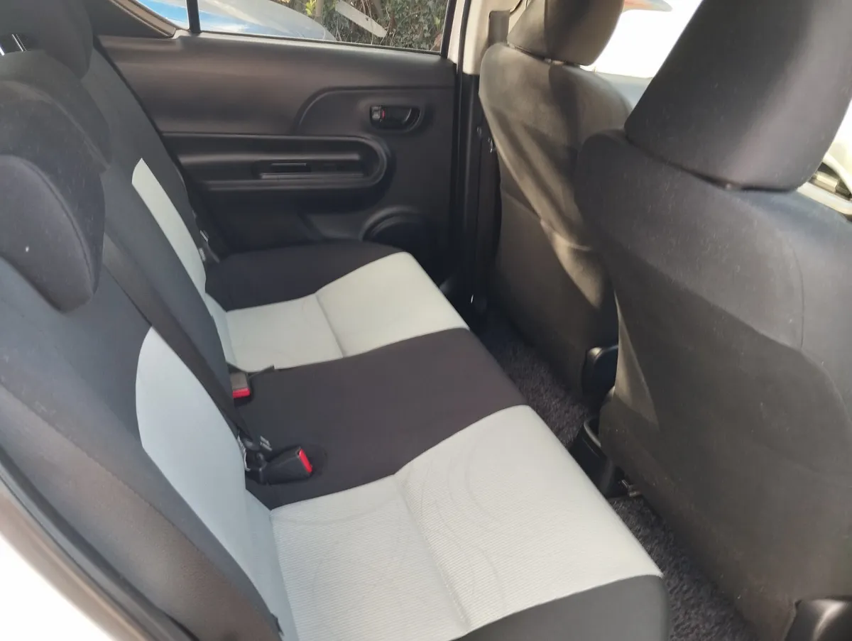 Toyota Aqua Hatchback, Petrol Hybrid, 2015, White