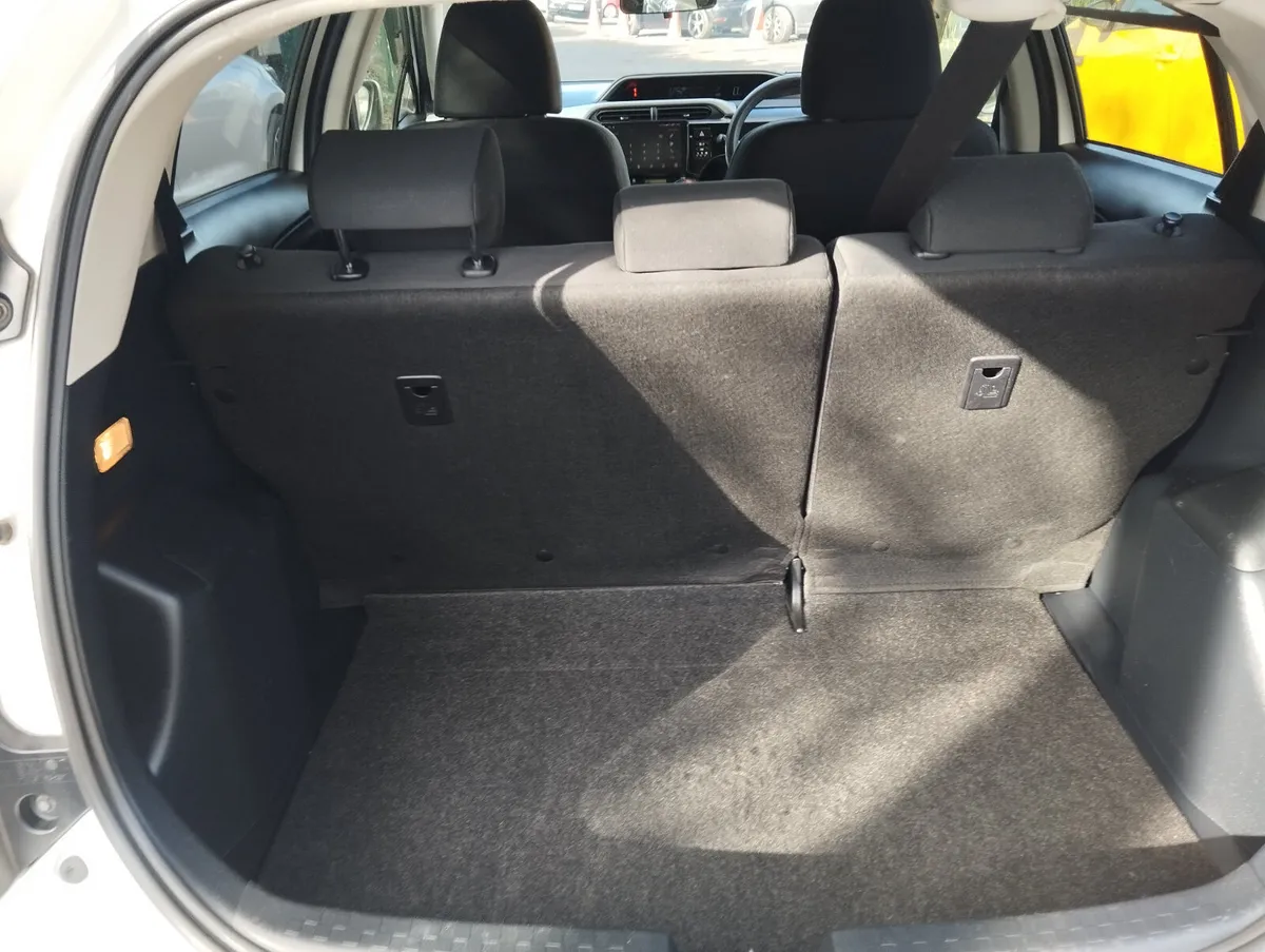 Toyota Aqua Hatchback, Petrol Hybrid, 2015, White