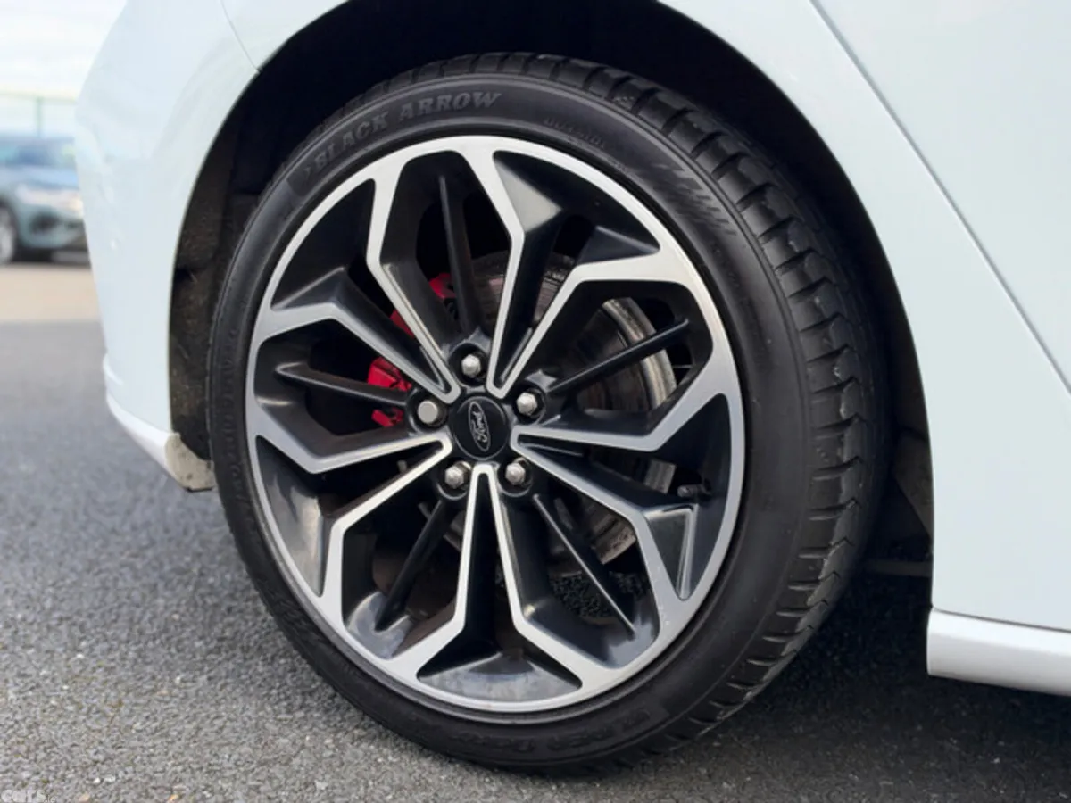 Ford Focus Hatchback, Diesel, 2020, White
