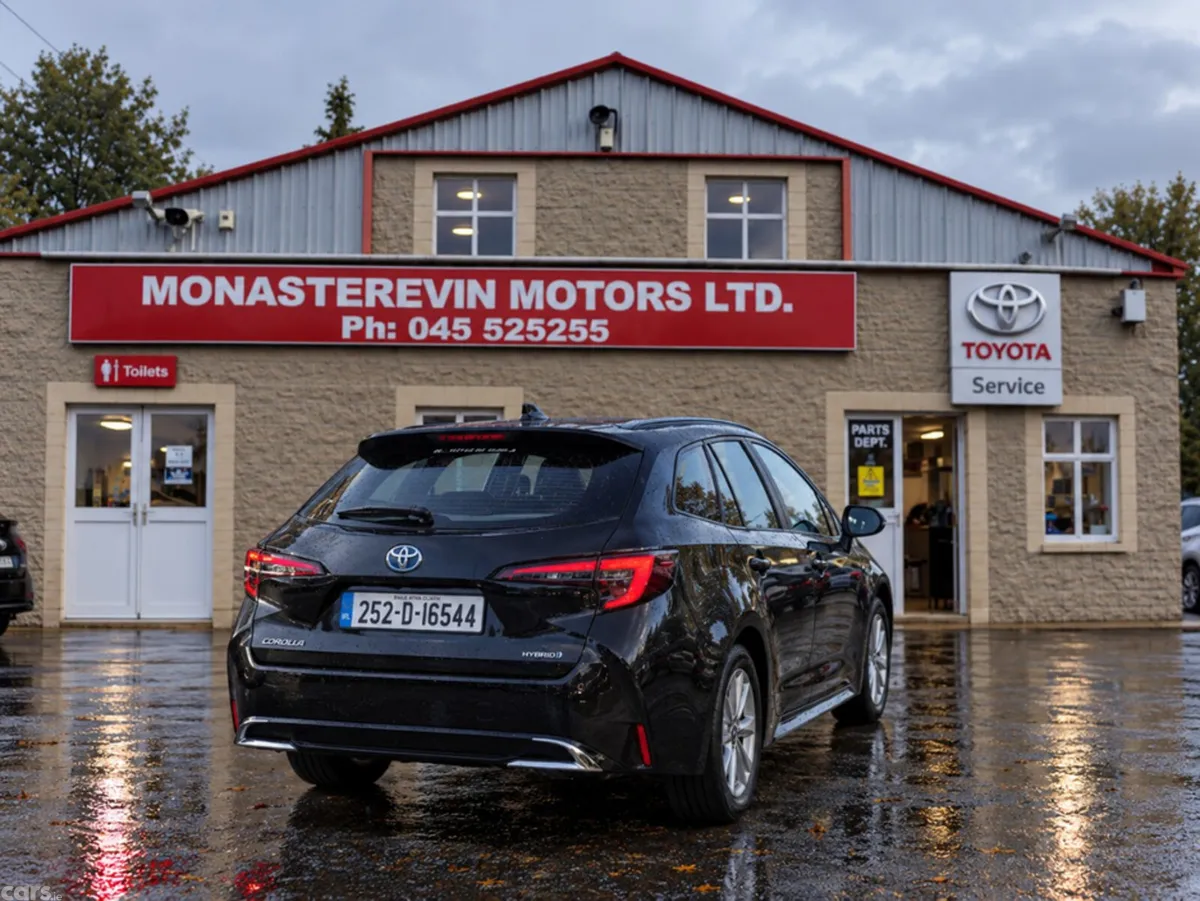 Toyota Corolla Estate, Petrol Hybrid, 2025, Black