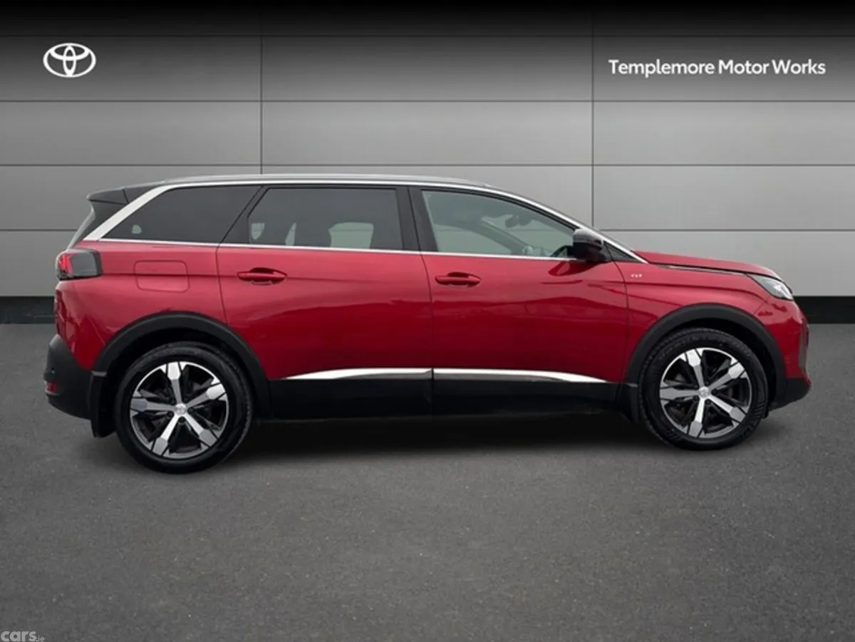Peugeot 5008 MPV, Diesel, 2022, Red
