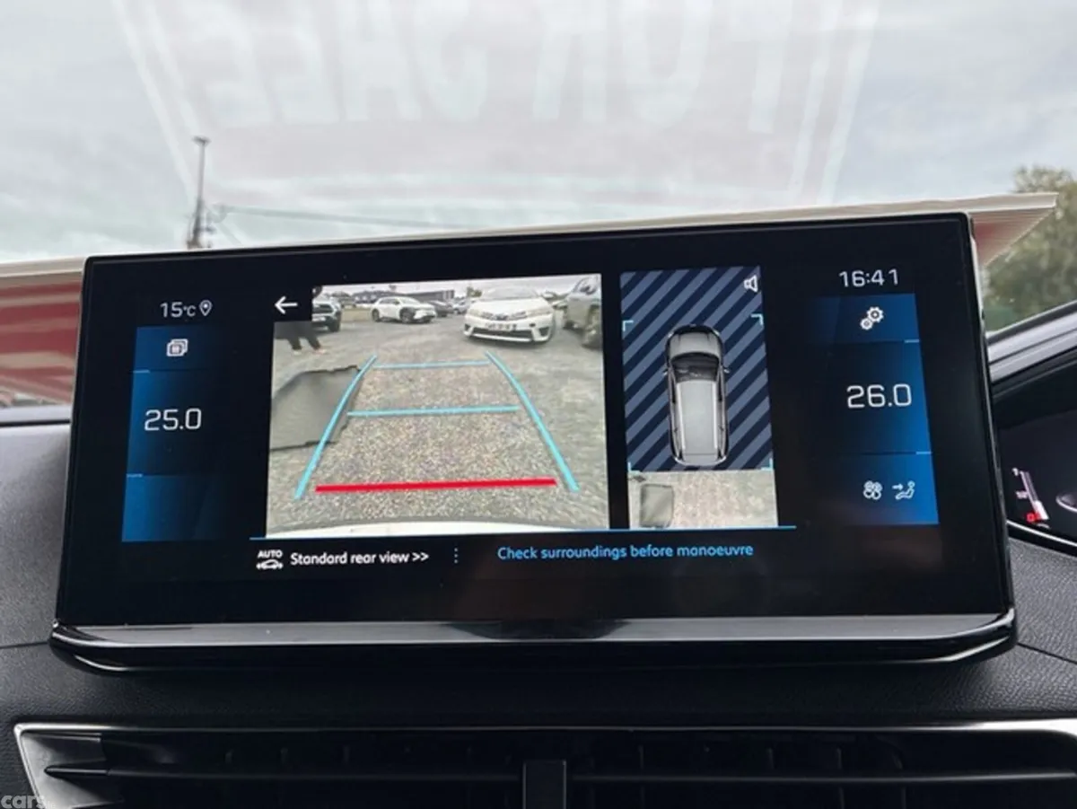 Peugeot 5008 MPV, Diesel, 2022, Red