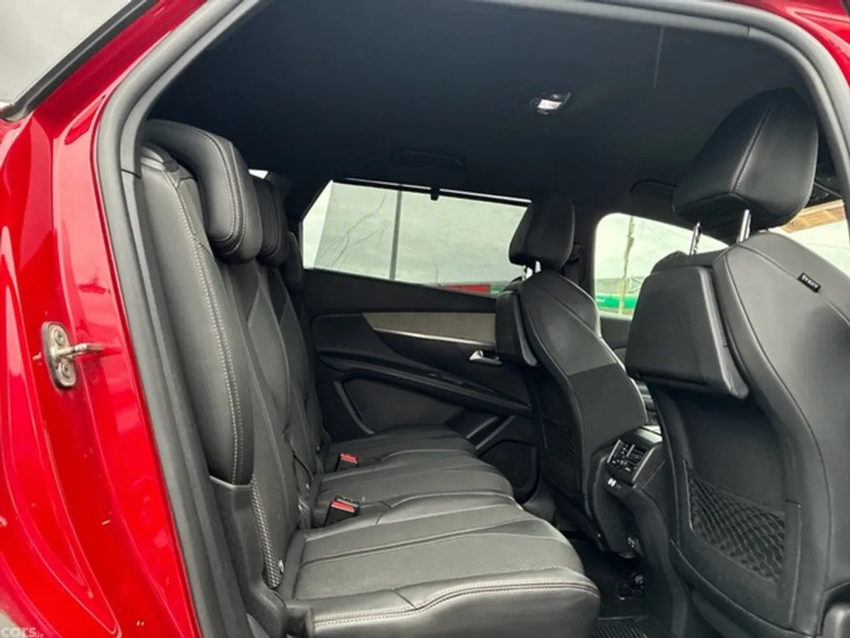 Peugeot 5008 MPV, Diesel, 2022, Red