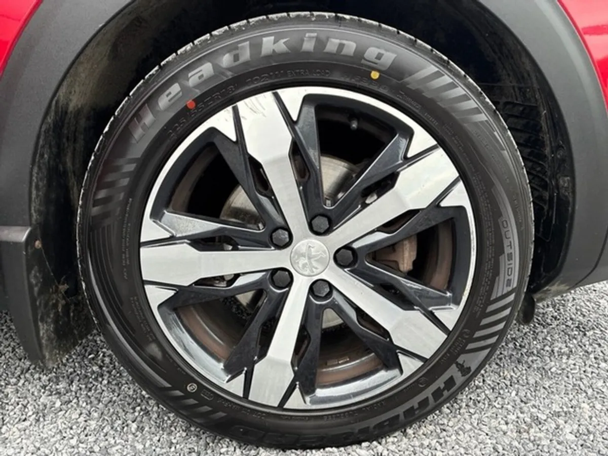 Peugeot 5008 MPV, Diesel, 2022, Red