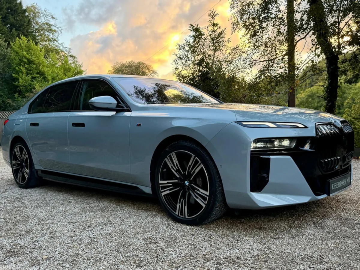 BMW i7 Saloon, Electric, 2024, Grey