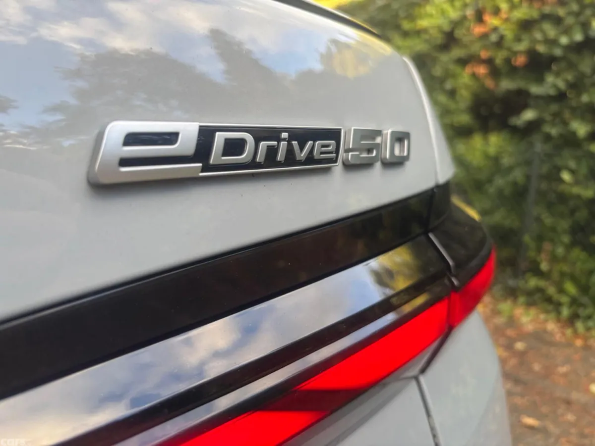 BMW i7 Saloon, Electric, 2024, Grey