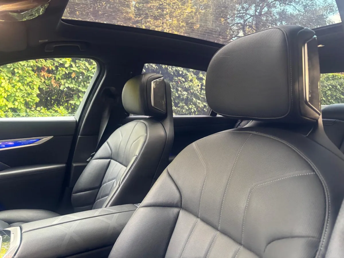 BMW i7 Saloon, Electric, 2024, Grey