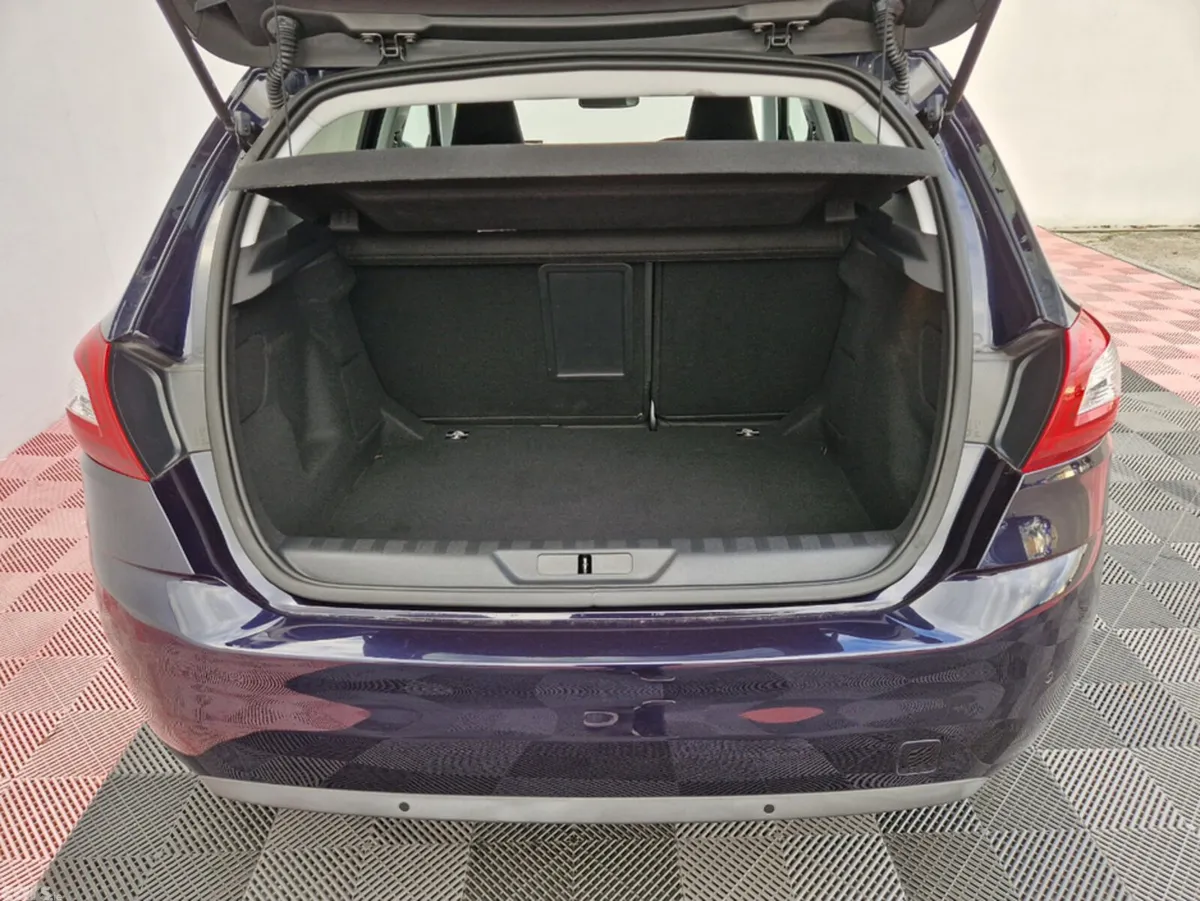 Peugeot 308 Hatchback, Diesel, 2016, Blue
