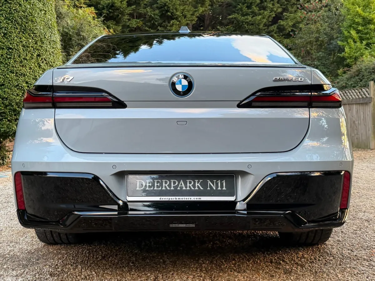 BMW i7 Saloon, Electric, 2024, Grey