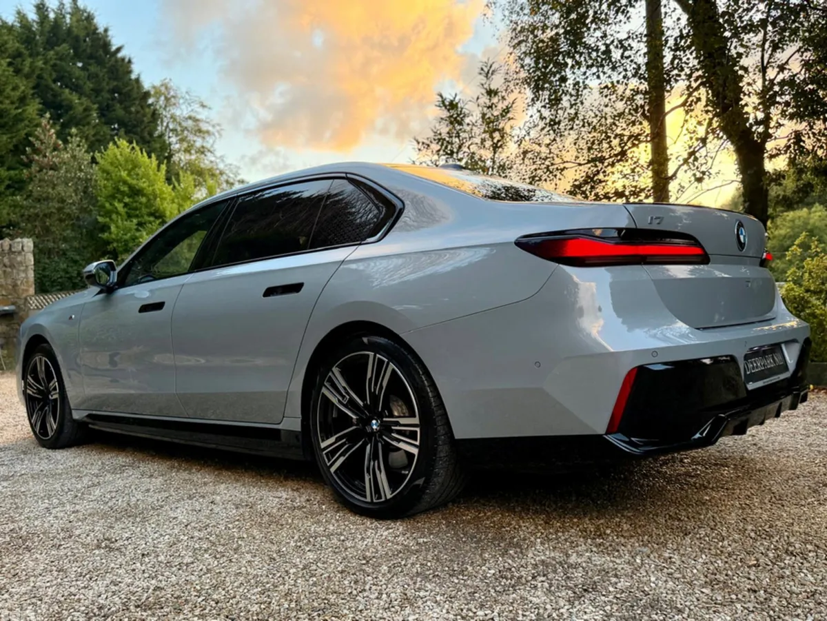 BMW i7 Saloon, Electric, 2024, Grey