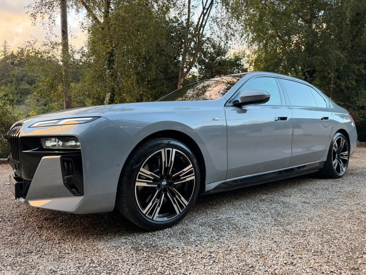 BMW i7 Saloon, Electric, 2024, Grey