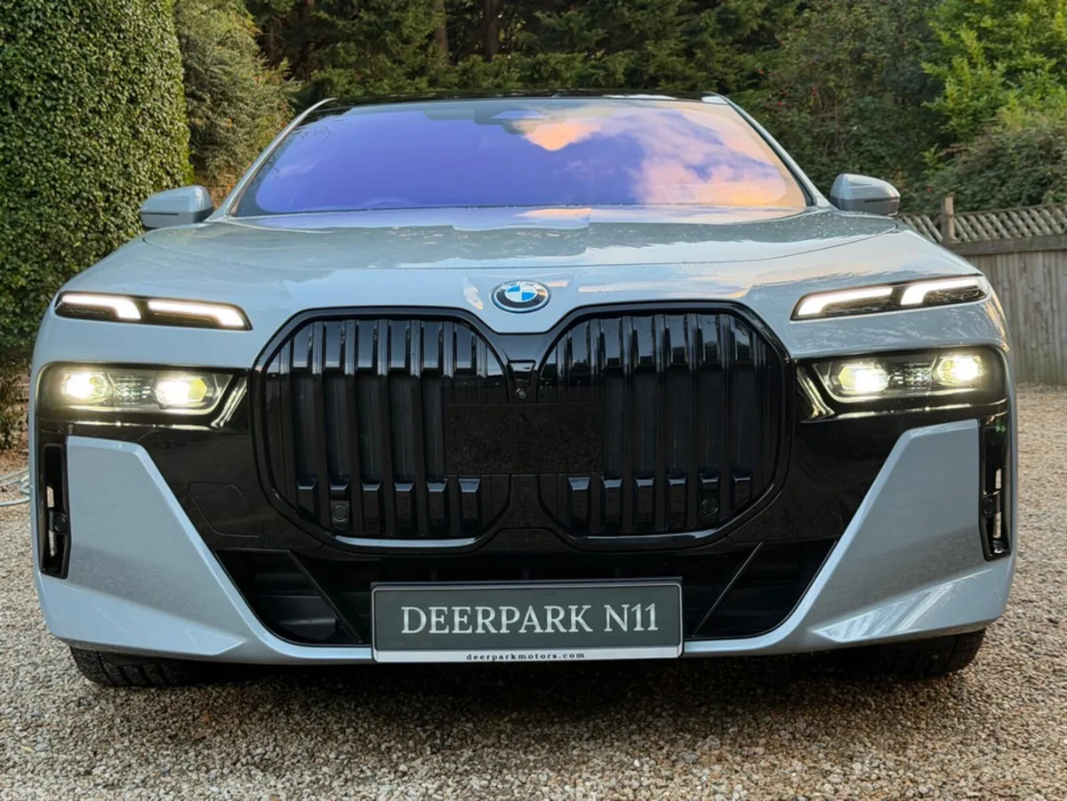 BMW i7 Saloon, Electric, 2024, Grey