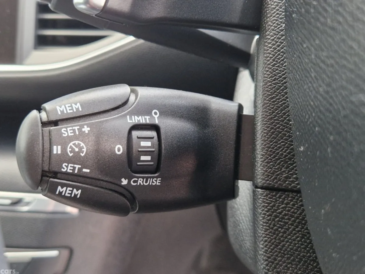 Peugeot 308 Hatchback, Diesel, 2016, Blue