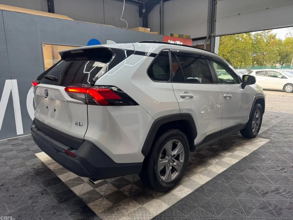 Toyota RAV4 SUV, Petrol Hybrid, 2023, White