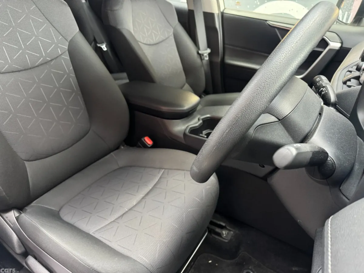 Toyota RAV4 SUV, Petrol Hybrid, 2023, White