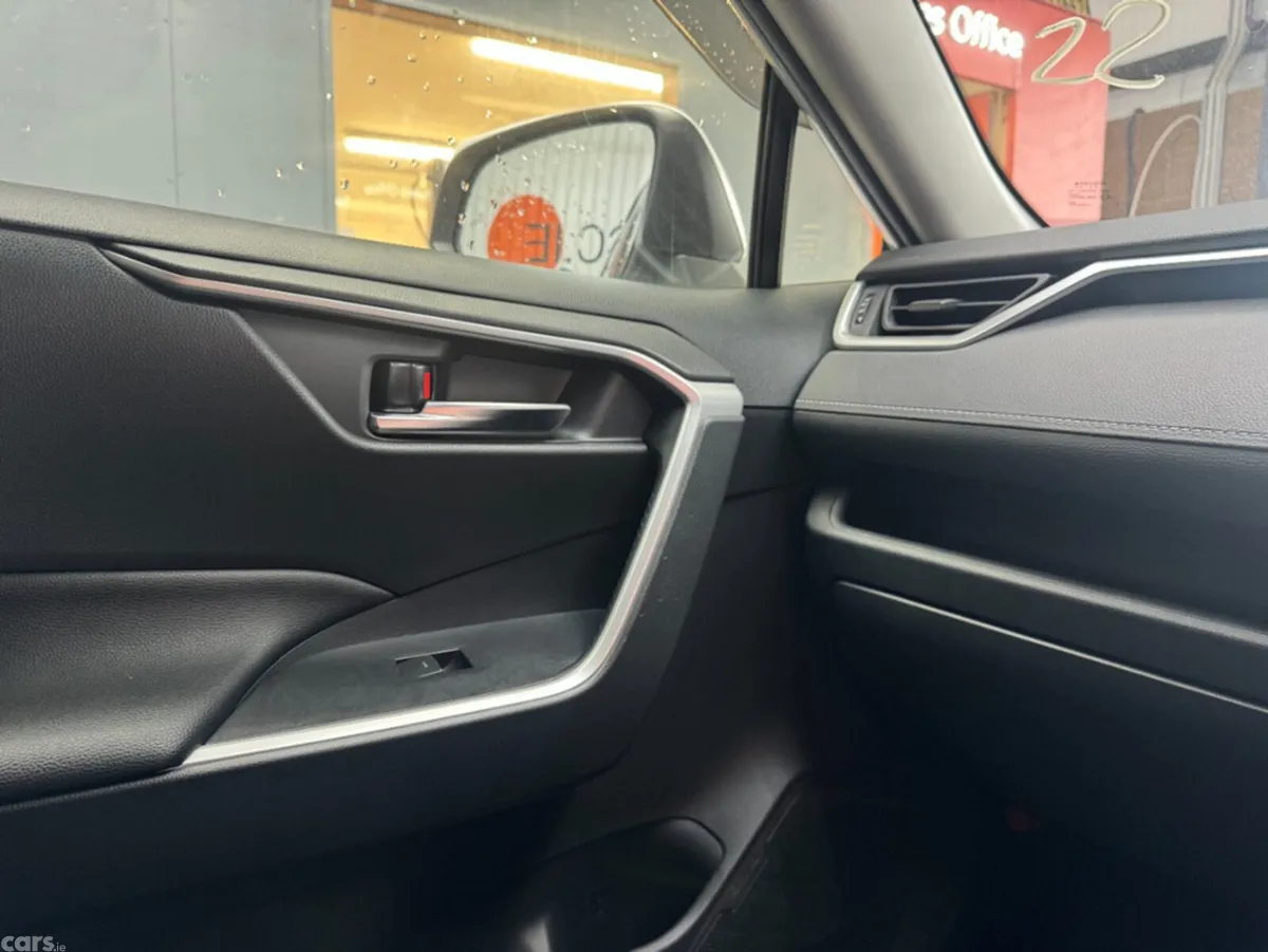 Toyota RAV4 SUV, Petrol Hybrid, 2023, White