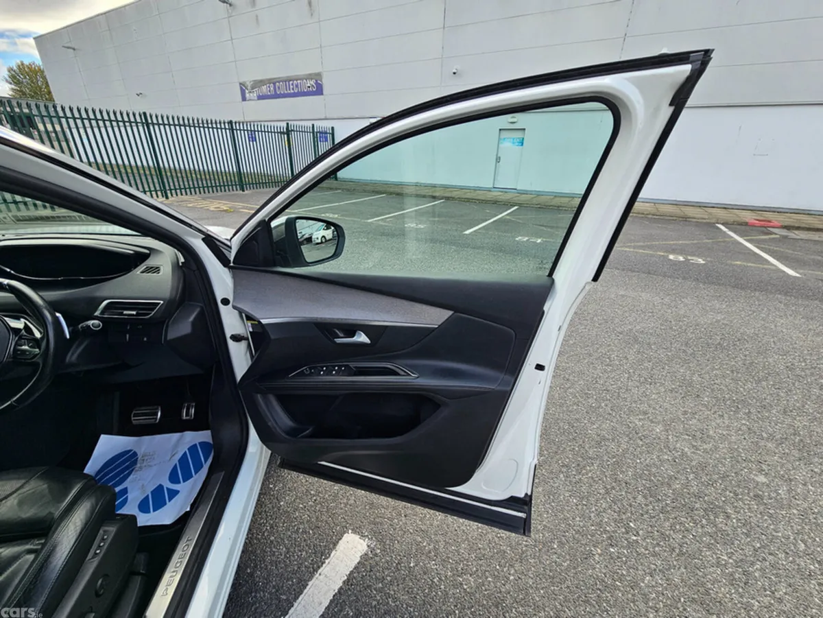 Peugeot 5008 MPV, Diesel, 2019, White