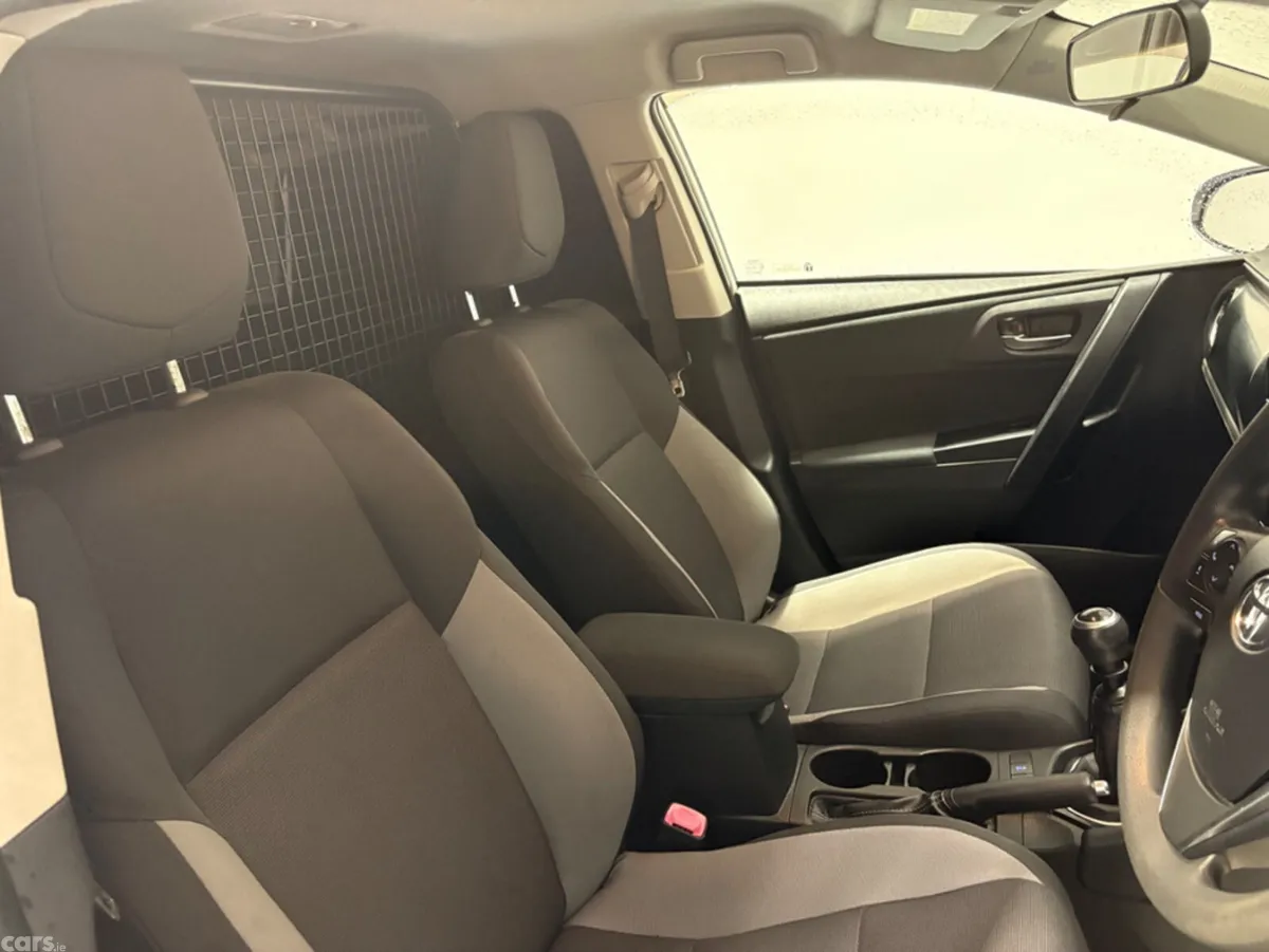 Toyota Auris Van, Diesel, 2016, White