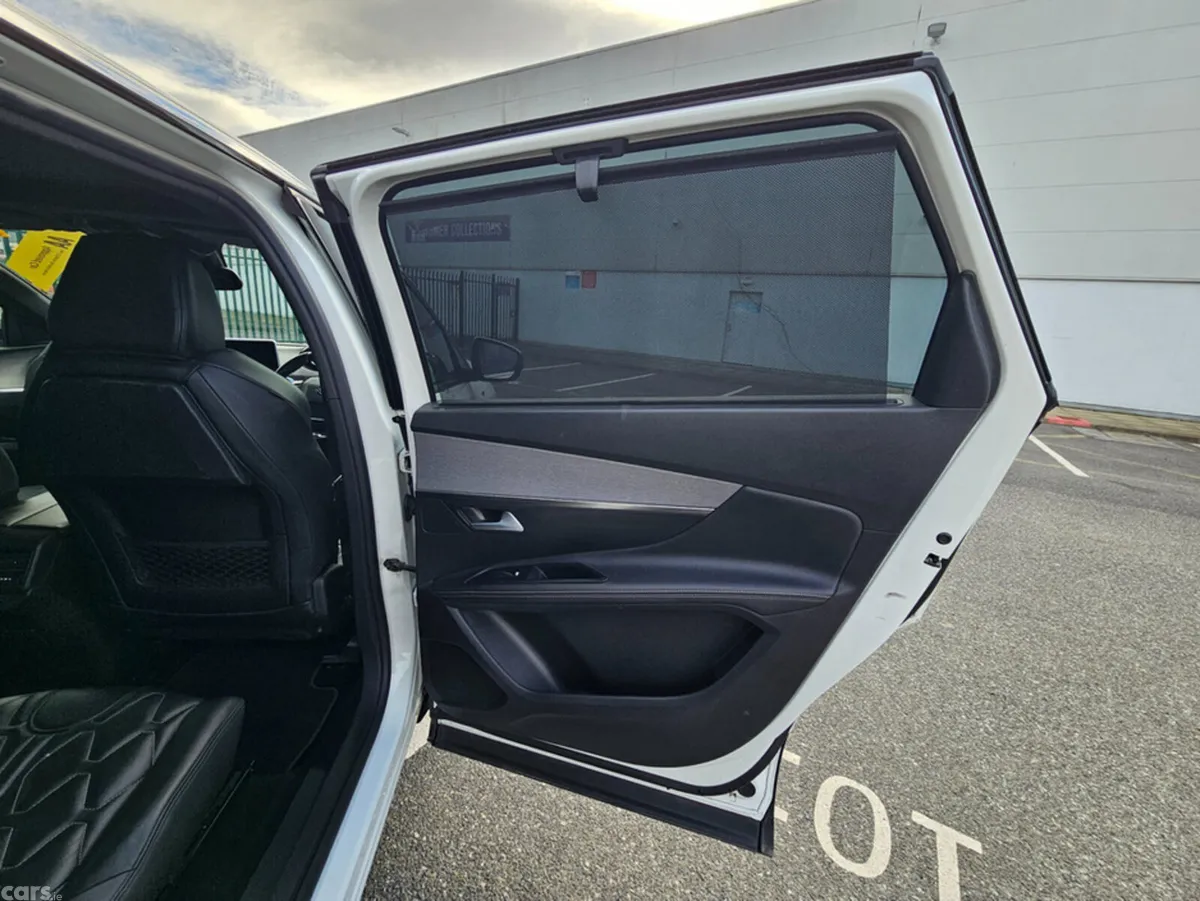 Peugeot 5008 MPV, Diesel, 2019, White